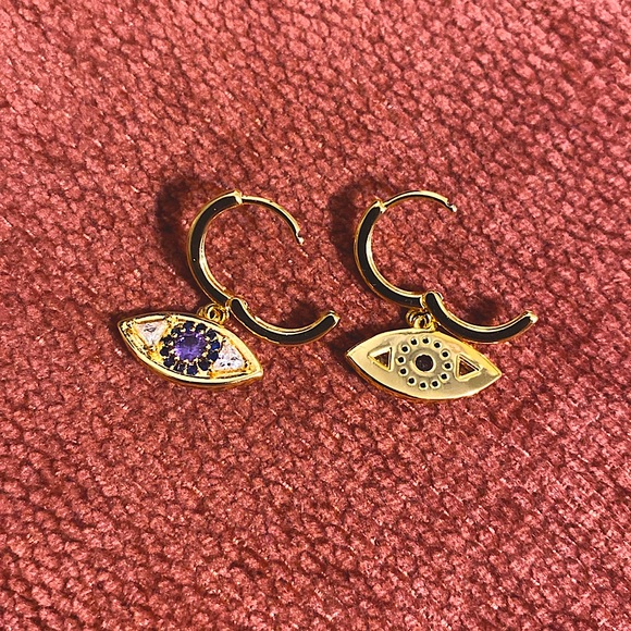 Mystic Eye Dangle/Clasp Earrings - Picture 3 of 3